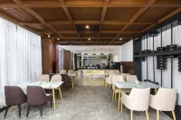 Gongqing City GINLAN JIA Hotel - parcheggio