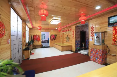Xuegu bingxuezhiyuekezhan Hotels near Snow Valley