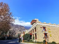 Maoxian Ancient Qiangcheng Yihuatang Hotel Hotels near Chinese Ancient Castle of Erma