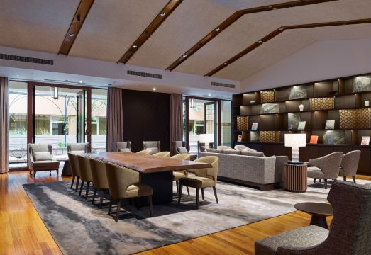 1. 더 셀레스틴 도..