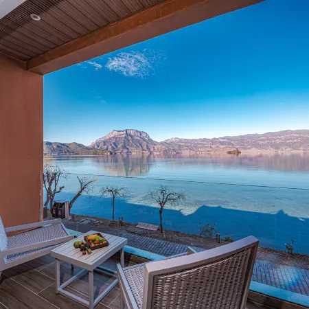 Sanseyunhe LuguLake Hotel