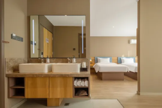 Homeinn · neo (Laiyang High-Speed Railway Station)