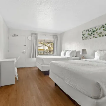 Travelodge by Wyndham Orlando Lake Buena Vista South Отели рядом с достопримечательностью «Парк аттракционов Олд-Таун»