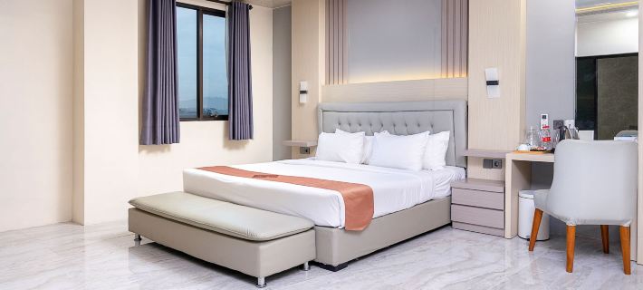 Grand Valonia Hotel Cafe & Park Jember ジェンベルのホテル