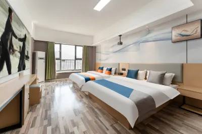 Monet Hotel (Jinan Luneng Lingxiucheng Guihe Golden Street) Hotels near Guowang Technical Institute