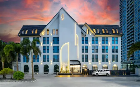 Beihai J Hotel (Beihai Silver Beach) Отели рядом с достопримечательностью «Guilin University of Electronic Technology Beihai Campus»