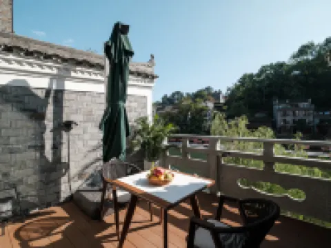 Lotus Cymbidium Sinense Zen Art River View Hotel โรงแรมในเฟิ่งหวง