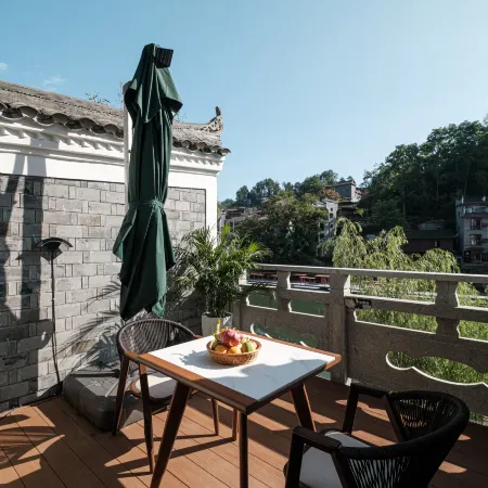 Molan Zen Riverside View Hotel