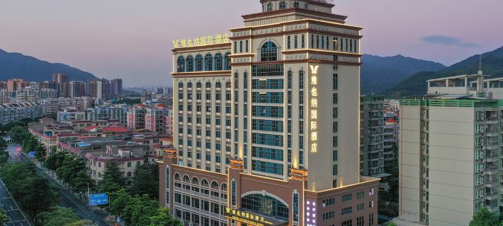 Vienna International Hotel (Zhaoqing Dinghushan Wanda Plaza Branch) Ξενοδοχεία στην πόλη Ζάοκινγκ