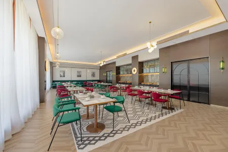 Jinjiang Metropolo Hotel (Hami Railway Station Branch)