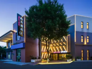 Moon Hotel