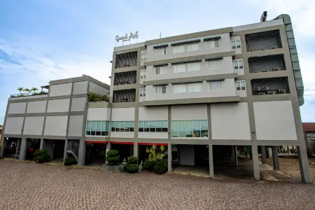 Grand Zuri Ketapang Отели в г. Kantor