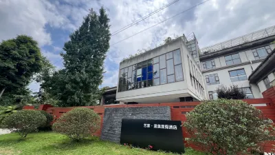 Yijia Hot Spring Resort Hotel (Jiezi Ancient Town Shop) Hotel di Chongzhou