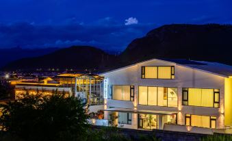 MOUNTAIN•DESIGNE Oxygen-rich Scenic Stay (Moonlight Square, Dukezong Ancient Town)