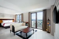 Alhambra Hotel Convention, BW Signature Collection Hotels near Masjid Al Ihsan Kp. Jinten, Sukarame, Singaparna, Tasikmalaya