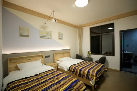 Xiaojin Yujian · Shanli Homestay Отели в г. Сиаоцзинь