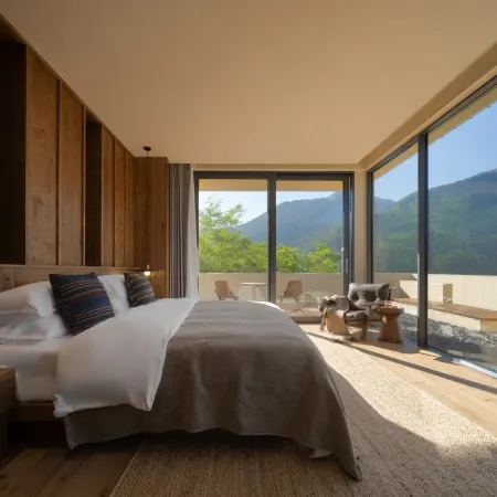 High-end private soup villa with starry sky and 24-hour free oxygen inhalation and floor heating