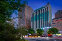 i Electronic Sports Hotel (Xinyang Railway Station Tianrun Plaza)