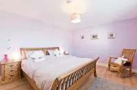 Modern Homestay Rooms 15 Minutes to Dublin Airport Hotels near Howth Harbour
