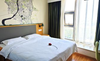 Vatica Hotel (Feidong Yuzhou Central Plaza Guiwang Subway Station)