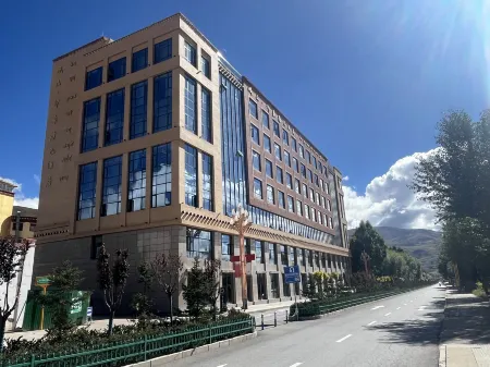 Minshan Impression Kangba Hotel Отели в г. Динцин