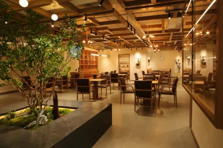 Zhongchen International Hotel Отели рядом с достопримечательностью «Dongbei University of Finance and Economics Gymnasium»