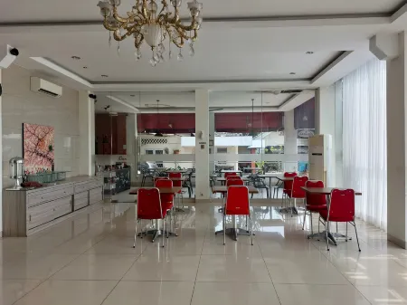 Kanasha Islami Отели рядом с достопримечательностью «Maimoon Palace»