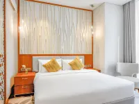 فندق جراند ميركيور دبي سيتي Hotels near Emirates Aviation College - Building B
