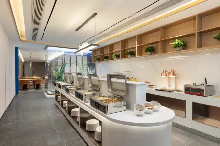 RAMADA ENCORE BY WYNDHAM WUHAN STATION Отели рядом с достопримечательностью «Wuhan Keji Daxue Chengshi College»