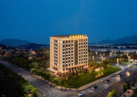 tianhai botang  hotel (balihu tiyu zhongxin  dian) Отели рядом с достопримечательностью «Haiyun Sand Beach»