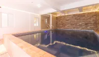 RedDoorz Plus near Tambo Paranaque - Hot Tub
