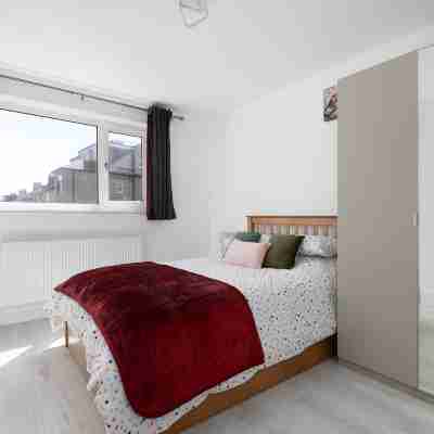 A Stunning Flat in London, Gants Hill Rooms