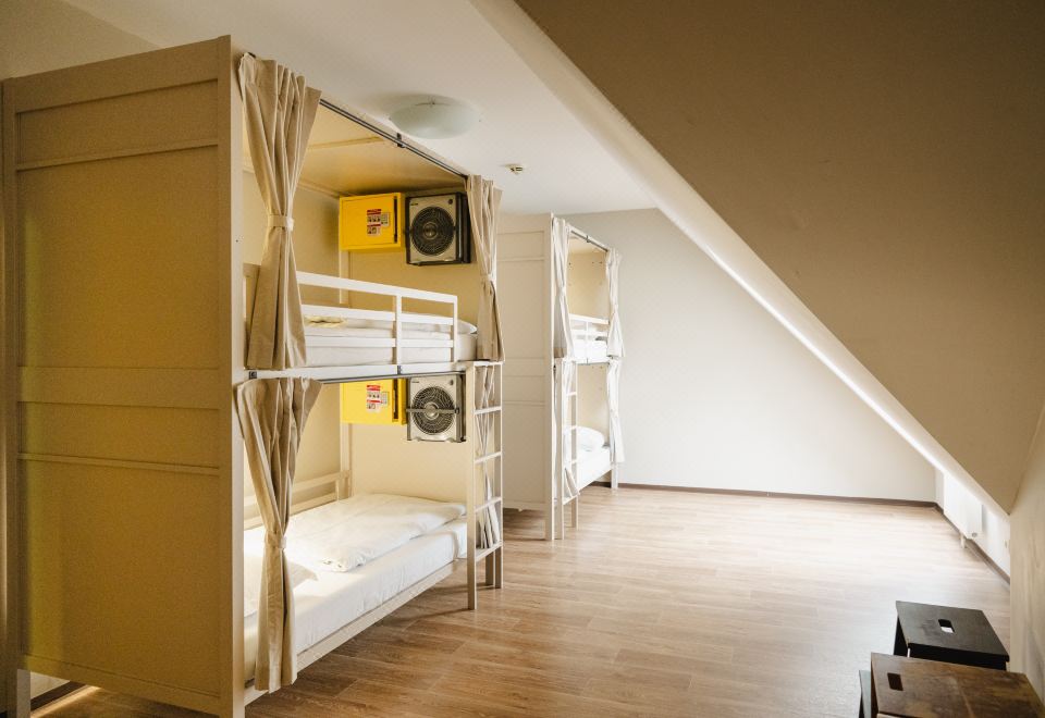 [나슈마르크트 근처에 위치한 봄바츠 시티 호스텔 외부]