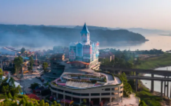 美心彩色飯店（美心紅酒小鎮景區店） 天馬山附近的飯店