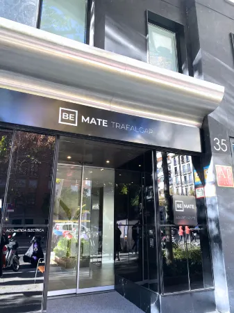Be Mate Trafalgar Отели рядом с достопримечательностью «Небоскреб "Испания"»