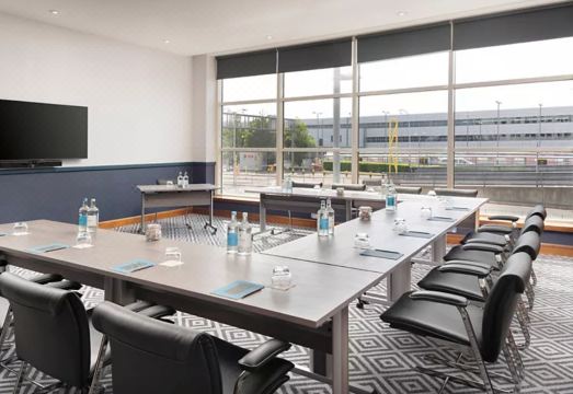 소피텔 런던 개트윅