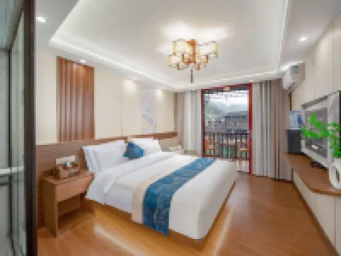 FengHuang Mengqi stilted building river view homestay Hotels in Fenghuang