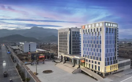 R ROYALSS HOTEL（Fuzhou Nancheng Branch) Отели в г. Наньчэн