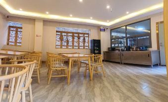 Deqin Zouqi Luxing Meili Yubeng Hotel