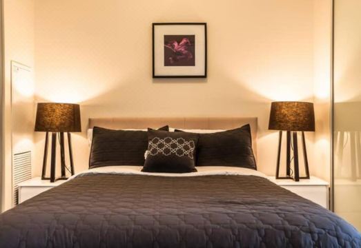 로프트 호텔의 모던한 라이프스타일 공간