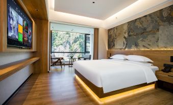 Luanchuan Tianhui Guanshan Hotel (Laojun Mountain Fenghuang Tianjie)