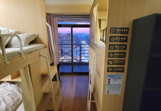 Passing Clouds 호스텔 전망