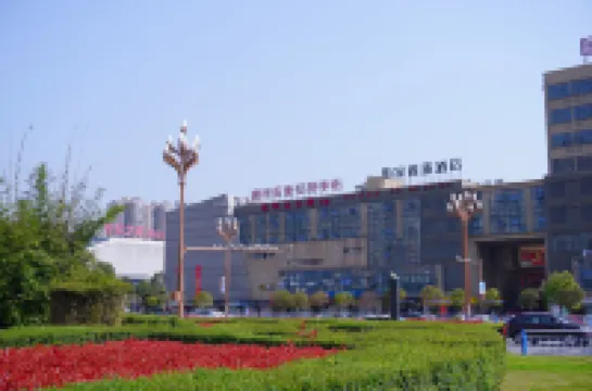 Homeinn Selected Hotel (Ya'an High-speed Railway Station)
