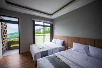 Elge Hotel and Villa Sarangan Hôtels à : Magetan