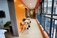康定市悅樂小屋民宿