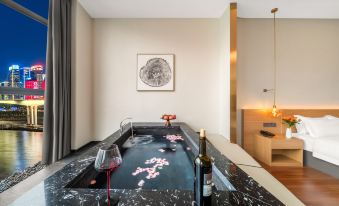 Heyo Hengyue Huasong Hot Spring Resort Hotel (Chongqing Hong Ya Dong)