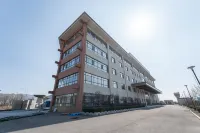 Ji'an Guomen Hotel (Yalu River Guomen Scenic Area) - Parkplatz