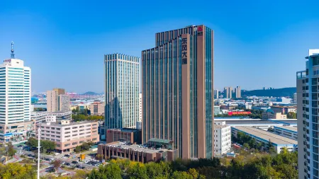 PALACE Hotel（Qingdao Golden Beach Resort Dongfeng Building） Отели рядом с достопримечательностью «Shandong University of Science and Technology (Qingdao Campus)»