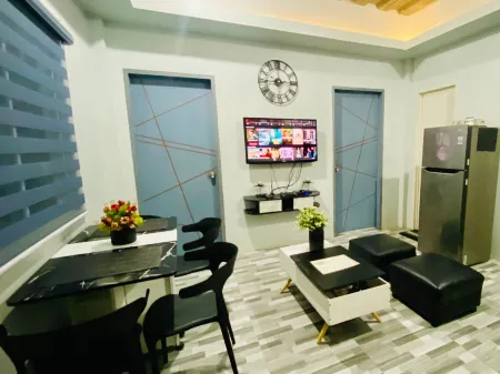 Amplayo Apartelle 2-BR Unit Отели рядом с достопримечательностью «Плаза Дивиория»