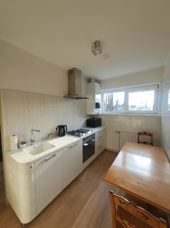 Cozy apartment - 100m beach, AC, workstation, balcony, backyard, yoga mat